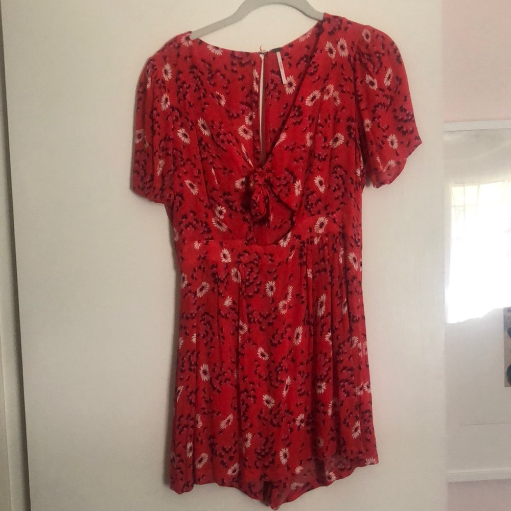 Free people romper size 4 with keyhole cutout   Red with flowers